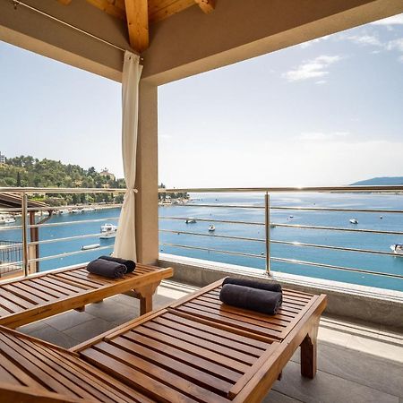 Seafront 2-Bedroom Apartment Nika - Rabac Exterior foto