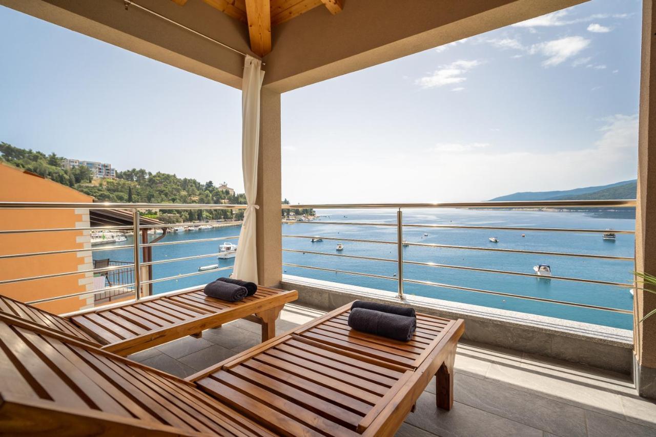 Seafront 2-Bedroom Apartment Nika - Rabac Exterior foto