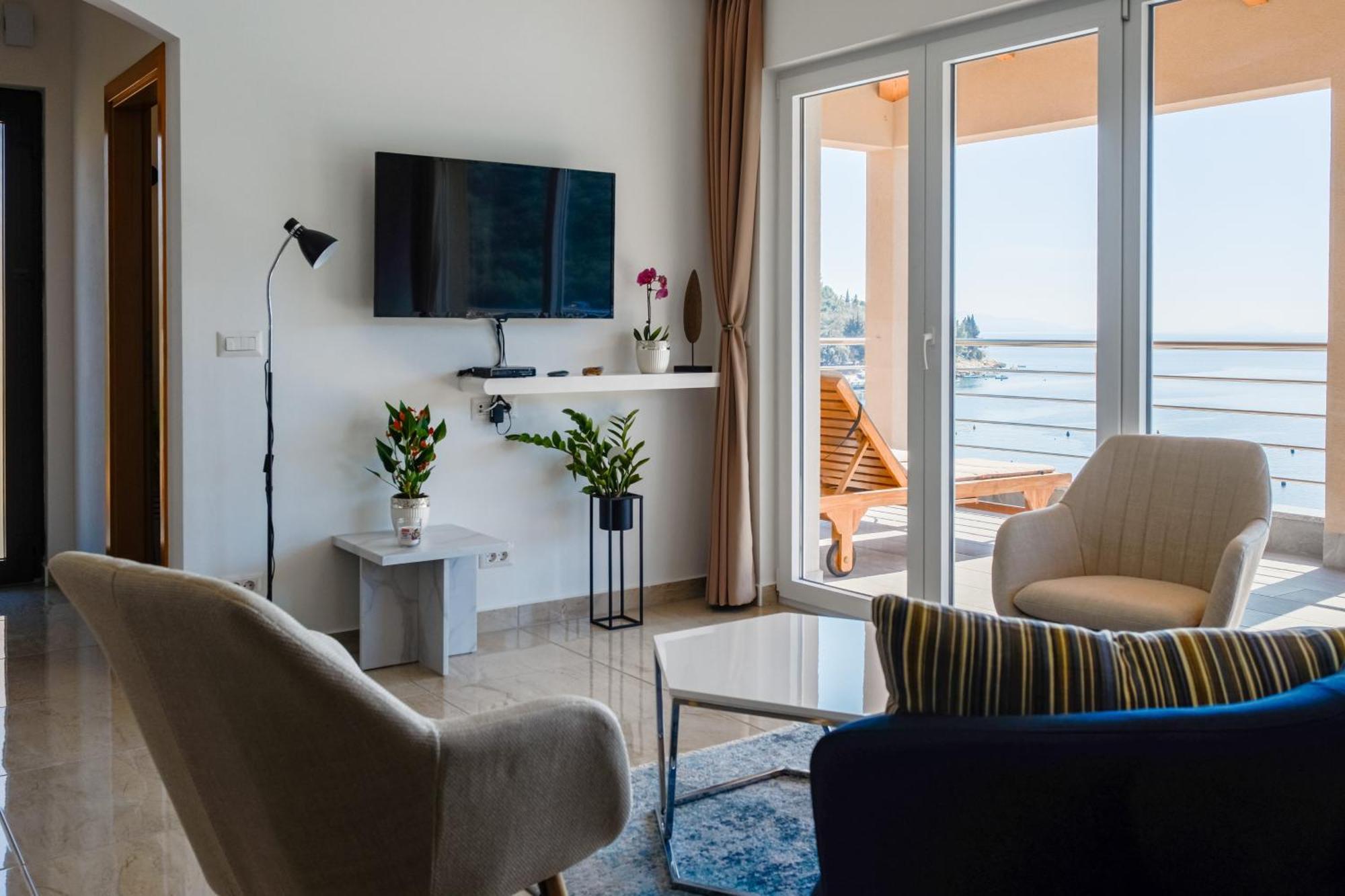 Seafront 2-Bedroom Apartment Nika - Rabac Exterior foto