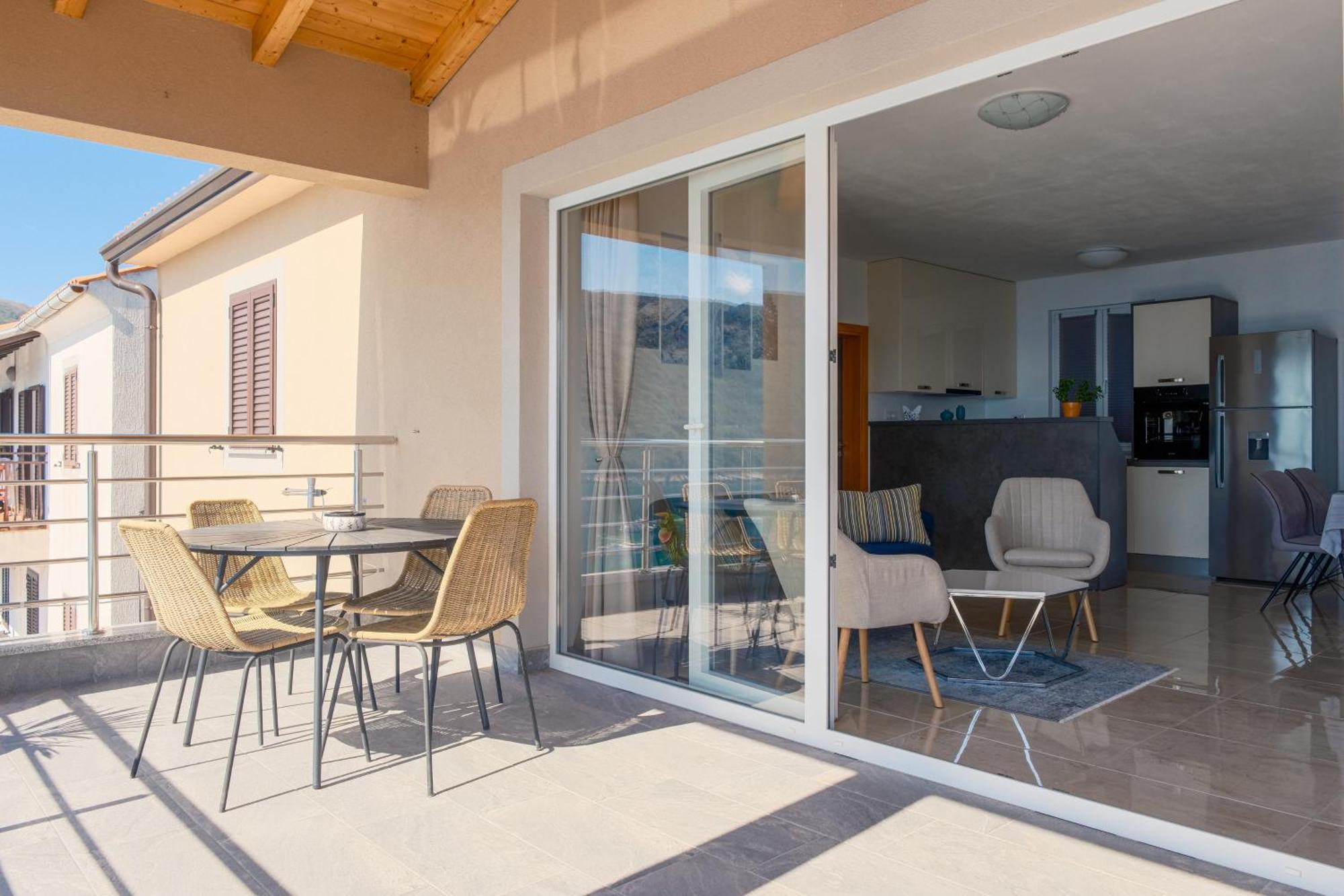 Seafront 2-Bedroom Apartment Nika - Rabac Exterior foto